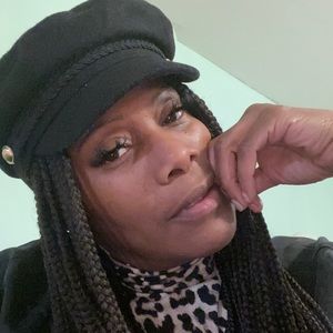 Meet your Posher, Crystal